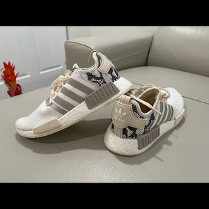 ADIDAS ORIGINALS NMD R1 RUNNER WOMEN's WHITE - ECRU TINT - SNAKE SKIN BACK